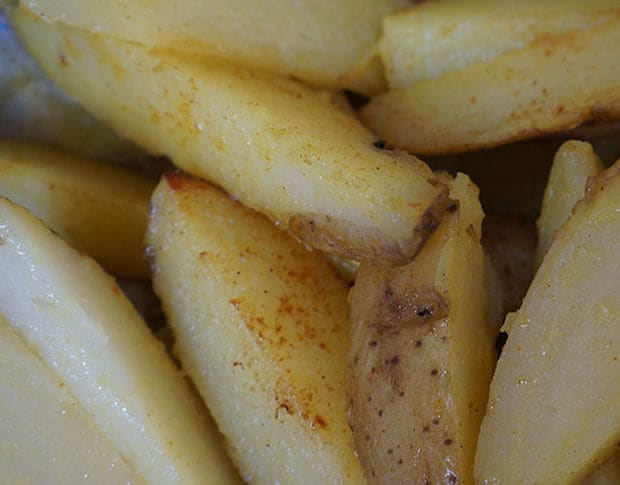 Krokant gebakken aardappelpartjes met paprikapoeder